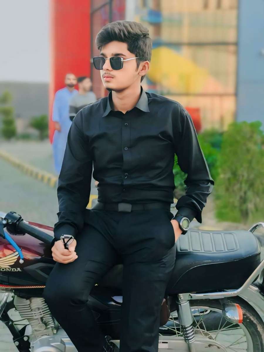 Azhar — Graphic Designer